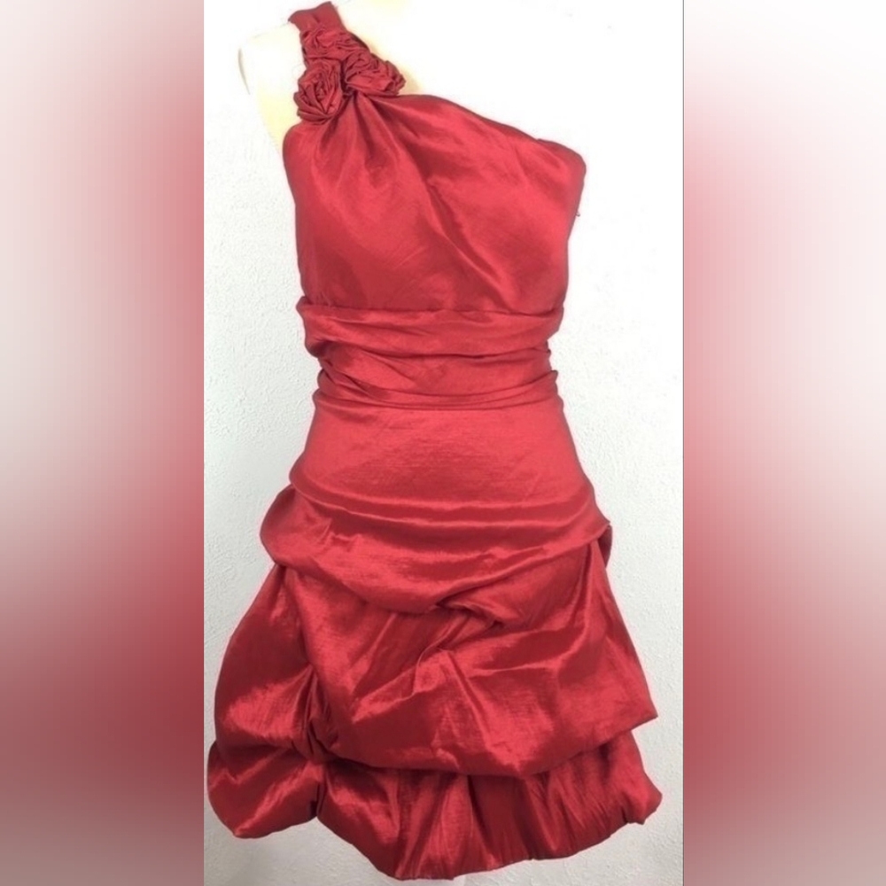 NWT Masquerade Satin One-Shoulder Red Cocktail Dress w/Rosette Strap, Sz 6! 🍁